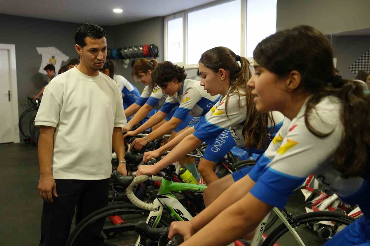 BİSİKLET TAMİRCİLİĞİNDEN ANTRENÖRLÜĞE UZANAN BAŞARI HİKAYESİ