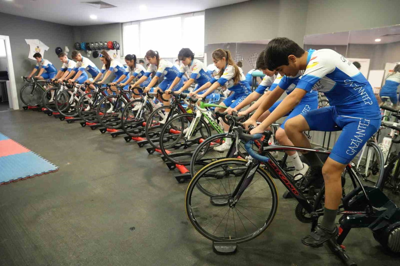 BİSİKLET TAMİRCİLİĞİNDEN ANTRENÖRLÜĞE UZANAN BAŞARI HİKAYESİ