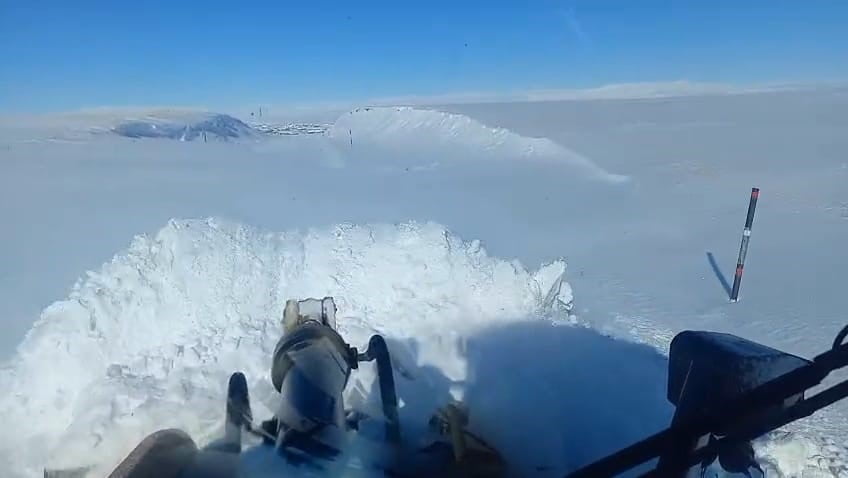 BİTLİS'İN ADİLCEVAZ İLÇESİ İLE MUŞ'UN MALAZGİRT İLÇESİNİ BİRBİRİNE BAĞLAYAN KARA YOLU, ÜÇ GÜNDÜR...