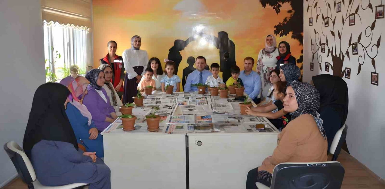 BİTLİS'İN TATVAN İLÇE KAYMAKAMI YİĞİT YAŞAR DEMİRER, TATVAN SOSYAL HİZMET MERKEZİ MÜDÜRLÜĞÜ’NÜN...