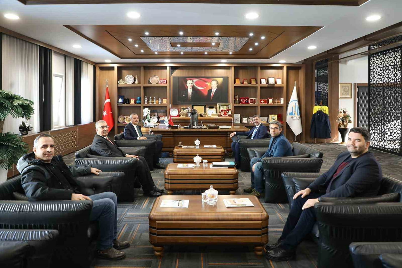 BİTLİS EREN ÜNİVERSİTESİ (BEÜ) İLE BİTLİS BELEDİYESİ ARASINDA "DİJİTAL EĞİTİMDE İŞ BİRLİĞİ"...