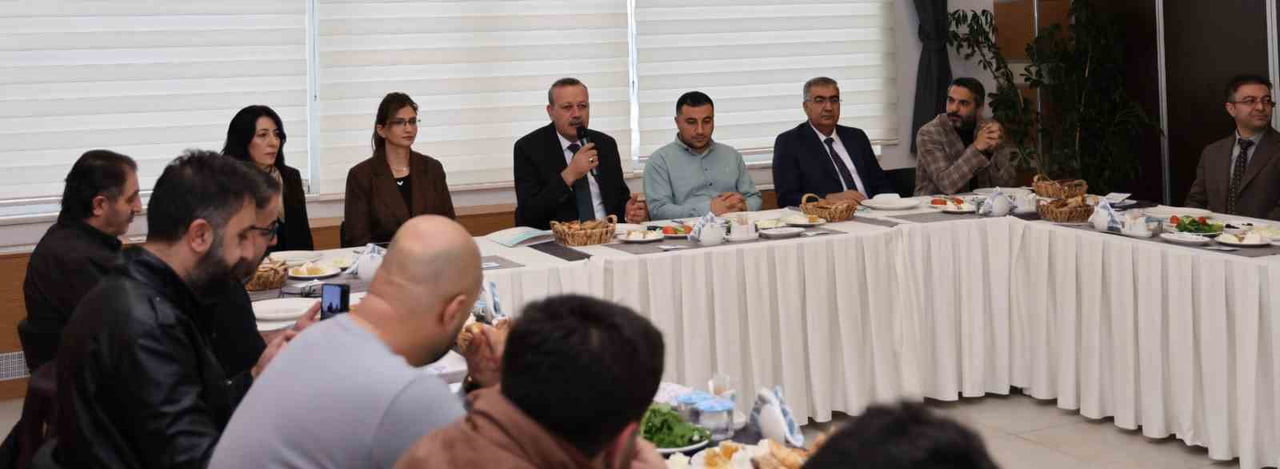 BİTLİS EREN ÜNİVERSİTESİ TARAFINDAN 10 OCAK ÇALIŞAN GAZETECİLER GÜNÜ DOLAYISIYLA KAHVALTI PROGRAMI...