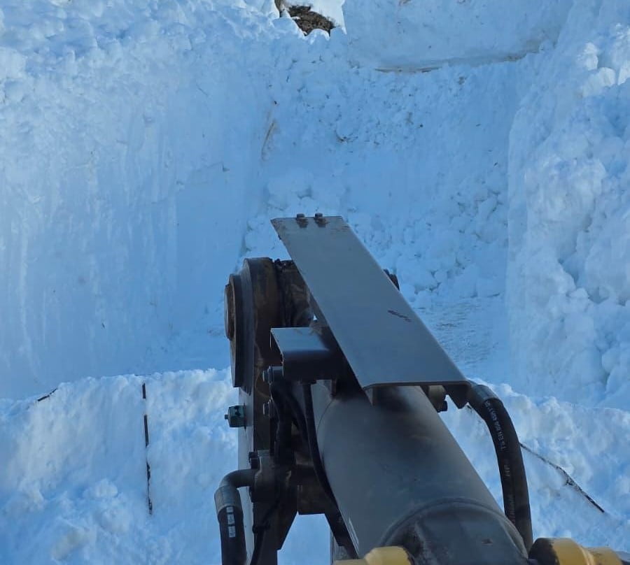 BİTLİS İL ÖZEL İDARESİ EKİPLERİ, YOĞUN KAR YAĞIŞININ ARDINDAN ETKİSİNİ SÜRDÜREN OLUMSUZ HAVA...