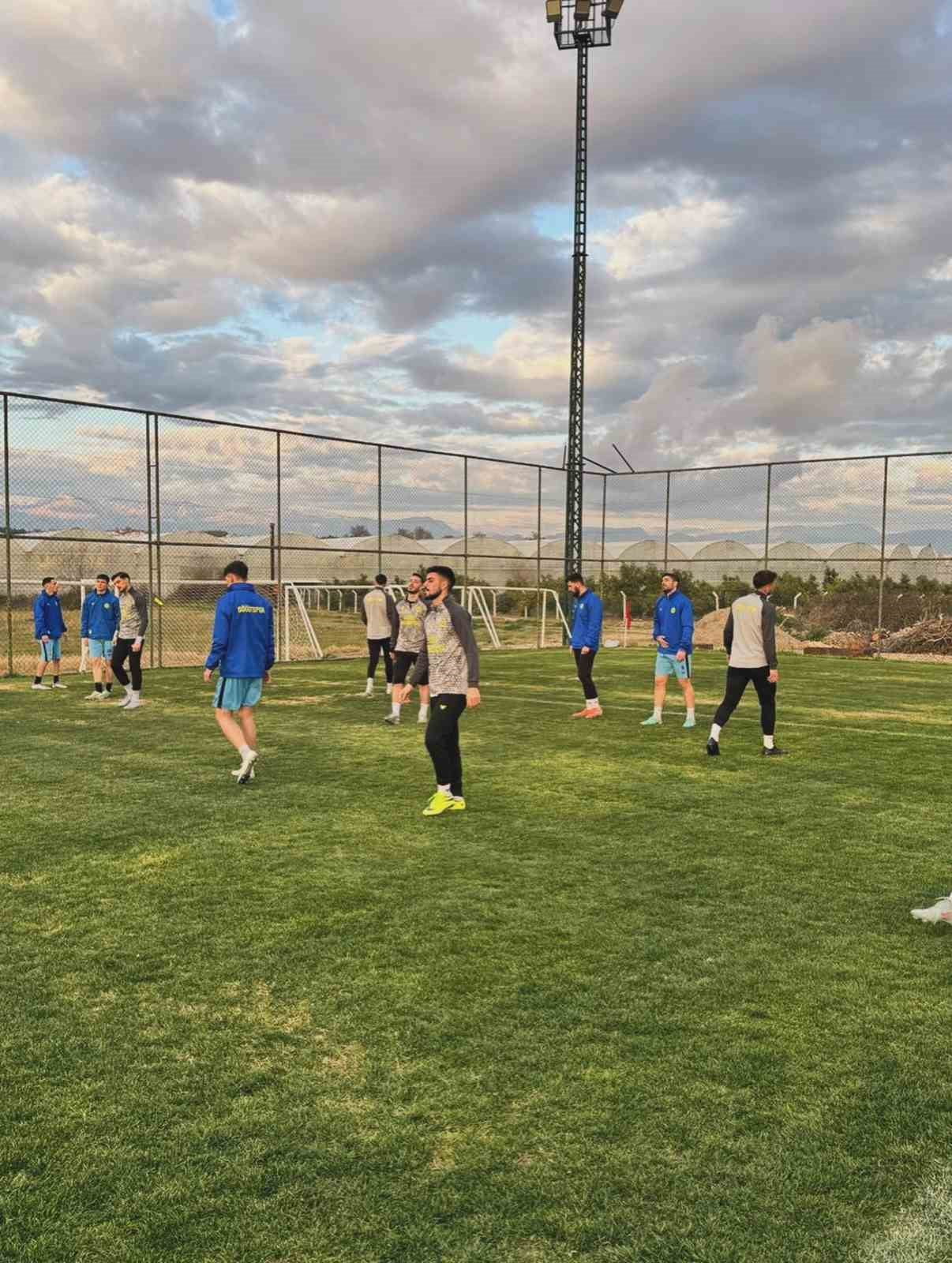 BÖLGESEL AMATÖR LİG (BAL) TEMSİLCİSİ SÖĞÜTSPOR, LİGİN İKİNCİ YARI HAZIRLIKLARI İÇİN ANTALYA'DA...