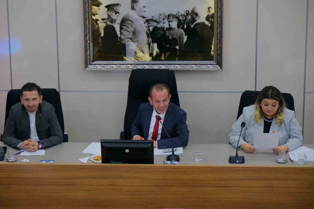 BOLU BELEDİYE MECLİSİ'NİN OCAK AYI 1. OTURUMU'NDA KONUNUN GÜNDEME GELMESİYLE BOLU BELEDİYE BAŞKANI...