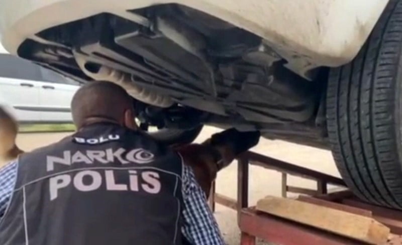 BOLU’DA EMNİYET VE JANDARMA EKİPLERİNCE BELİRLENEN ADRESLERE YAPILAN OPERASYONLARDA METAMFETAMİN...