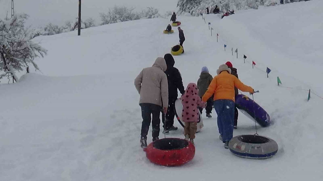 BOLU’NUN DOĞA HARİKASI ABANT GÖLÜ MİLLİ PARKI’NDA SÖMESTR HAREKETLİLİĞİ YAŞANIRKEN, ÖRENCİK KÖYÜ...