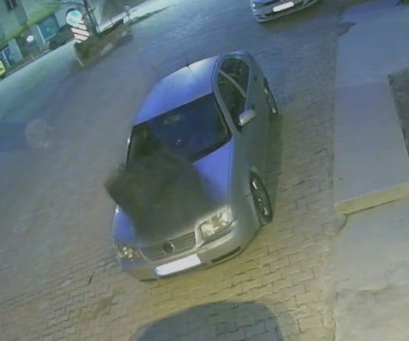 BULDAN’DA GECE SAATLERİNDE ETKİLİ OLAN ŞİDDETLİ FIRTINA, OKUL BAHÇESİNDEKİ AĞACI KÖKÜNDEN SÖKTÜ...