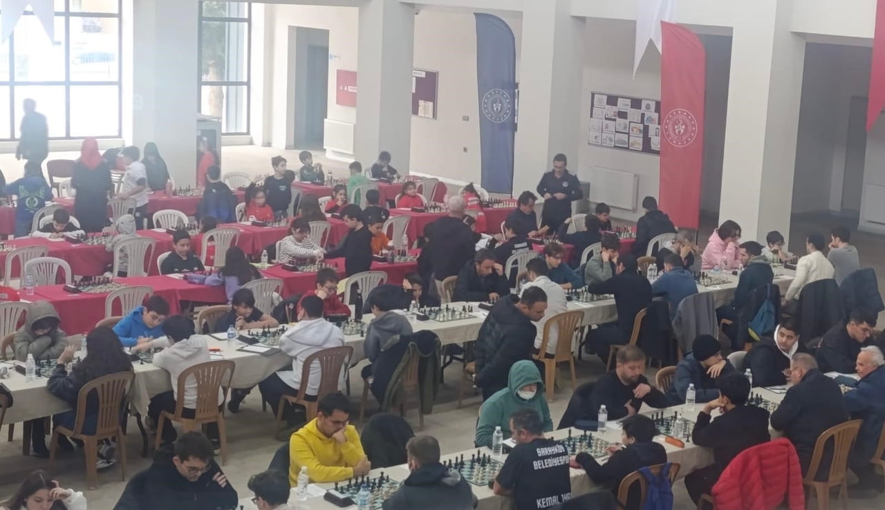 BULDAN TRİPOLİS ELO SATRANÇ TURNUVASI ÖDÜL TÖRENİYLE SONA ERDİ. 15 FARKLI İLDEN 148 SPORCUNUN 3...