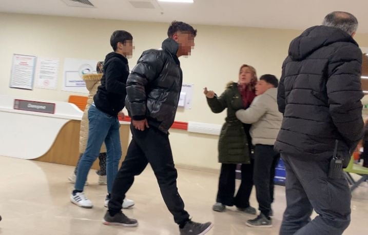 BURDUR'DA 2 GENCİN KAVGASINDA BİRİ BIÇAKLANARAK DİĞERİ İSE DARP EDİLEREK YARALANDI.