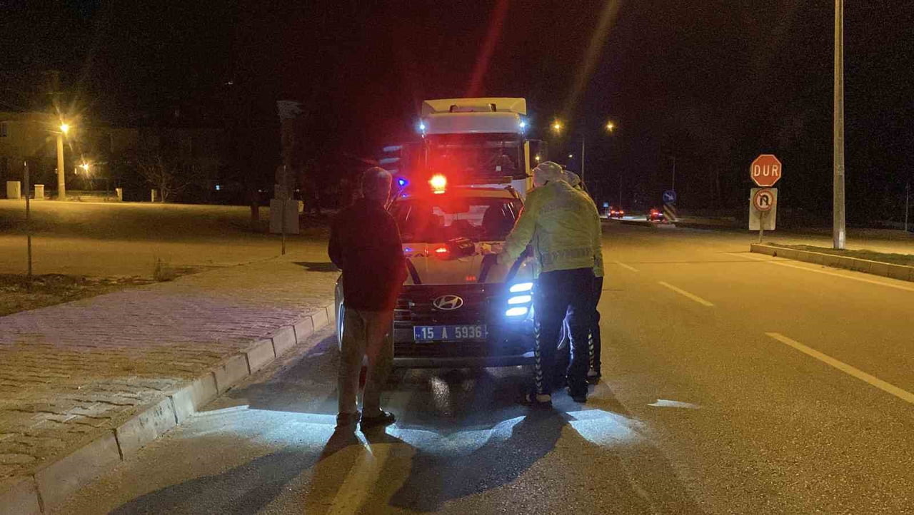 BURDUR'DA POLİSİN DUR İHTARINA UYMAYARAK KAÇAN TIR SÜRÜCÜ KISA SÜREN KOVALAMACININ ARDINDAN...