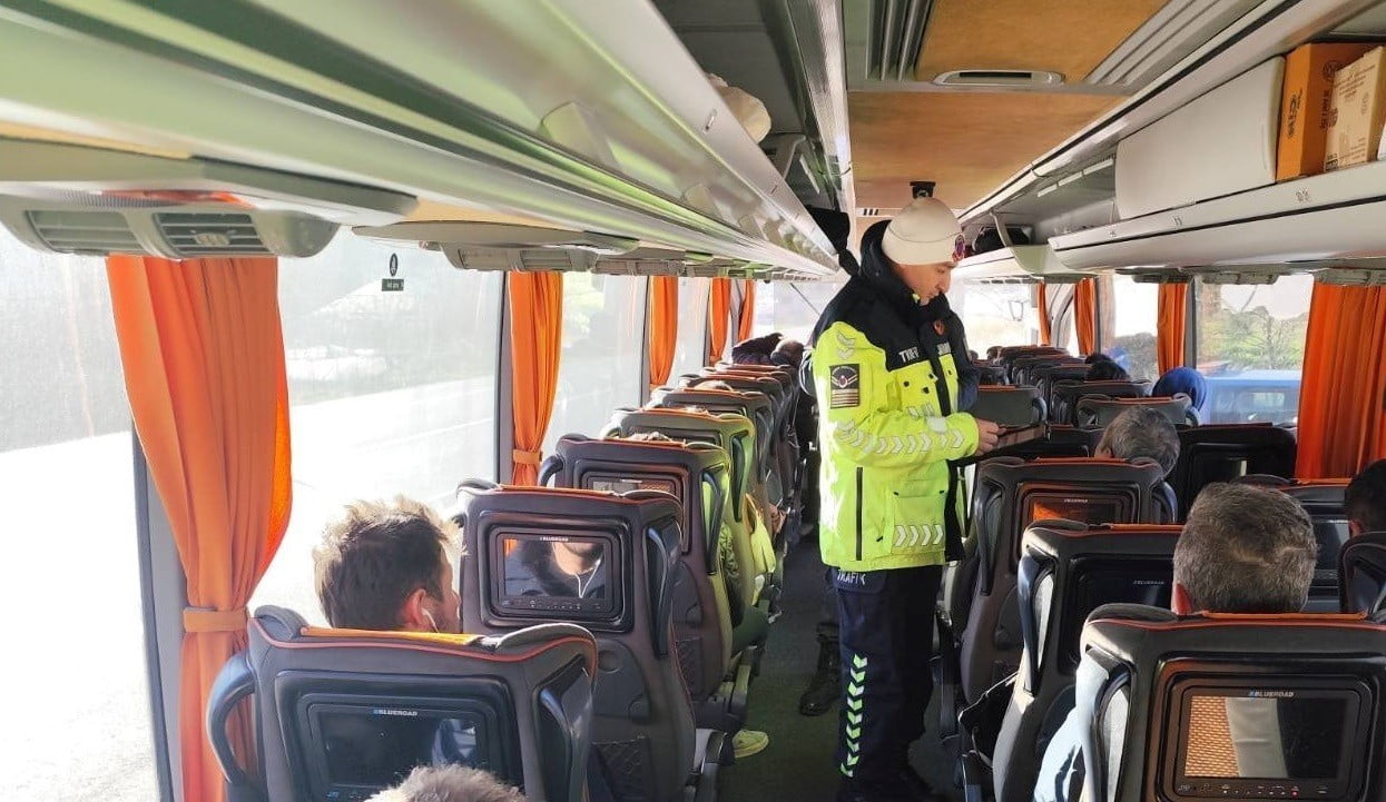 BURDUR’DA JANDARMA EKİPLERİ TARAFINDAN SON BİR HAFTADA YAPILAN TRAFİK DENETİMLERİNDE 12 BİN 910...