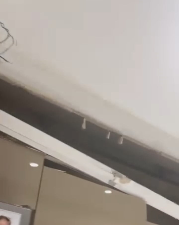 BURSA'DA İNŞAATI YENİ TAMAMLANAN BİR BİNADAKİ DAİREDE MUTFAK TAVANI ÇÖKTÜ. O ANLAR GÜVENLİK...