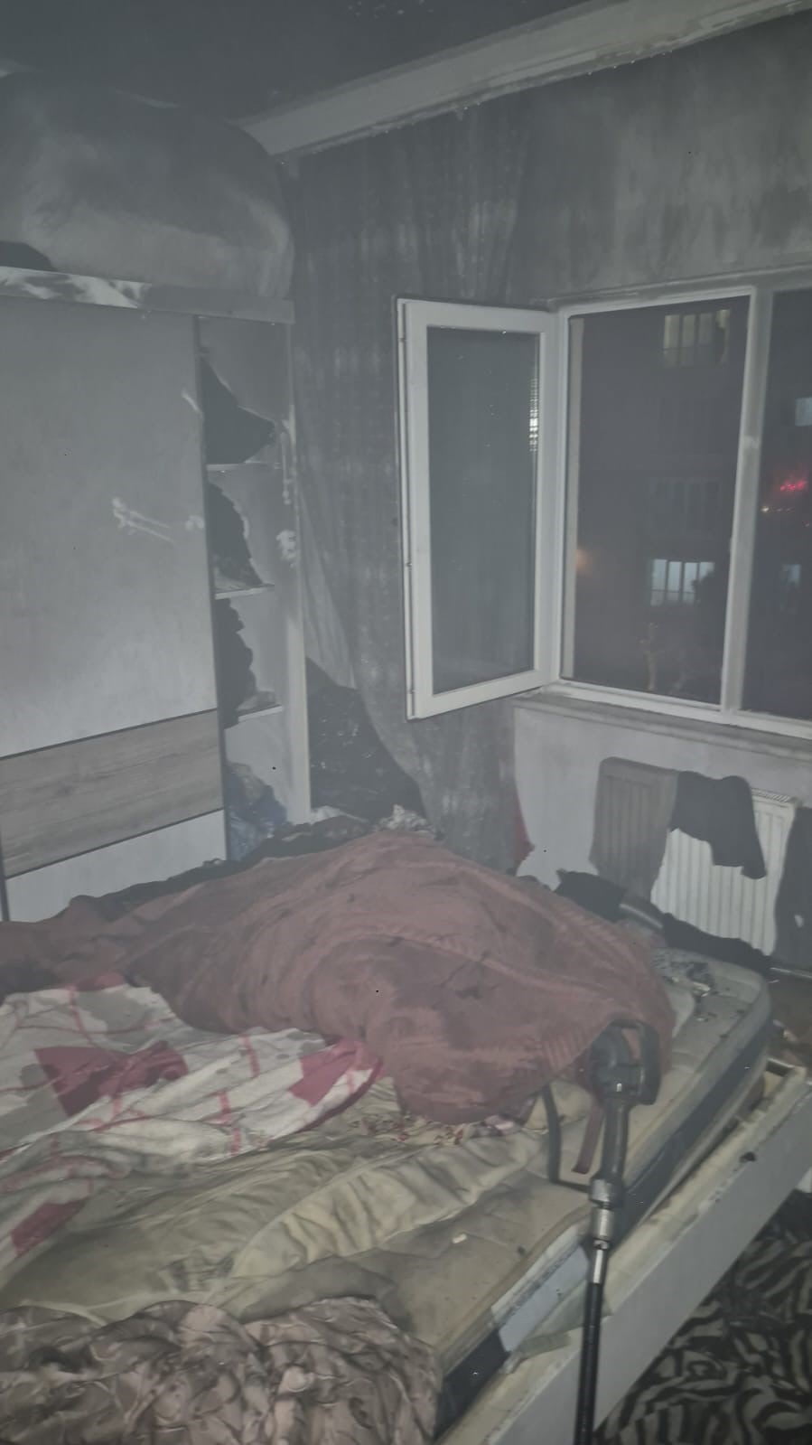 BURSA'NIN İNEGÖL İLÇESİNDE BİR APARTMAN DAİRESİNDE ÇIKAN YANGINDA MAHSUR KALAN BİR KİŞİ, BURSA...