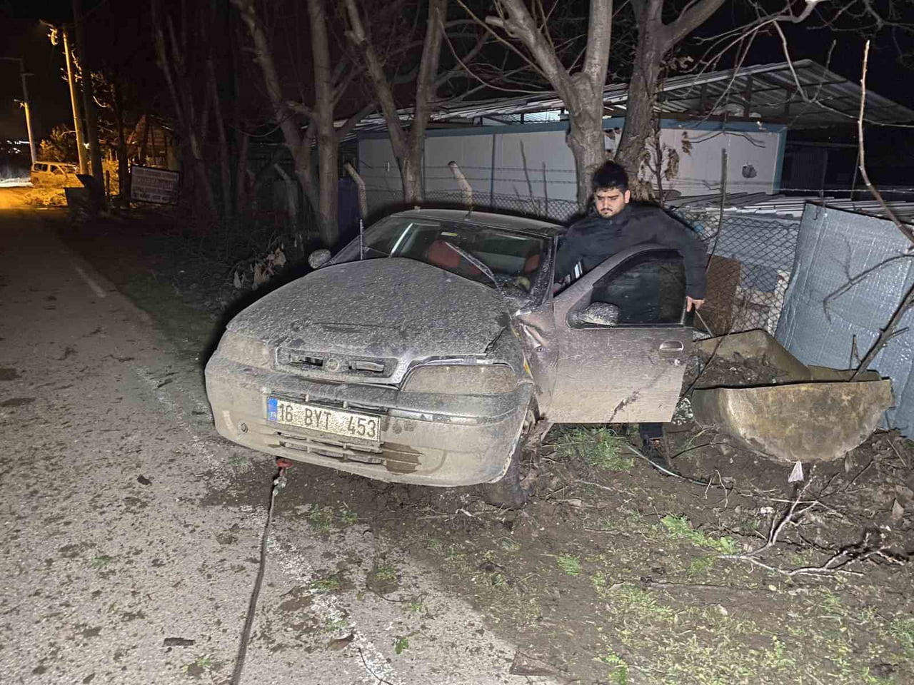 BURSA'NIN İNEGÖL İLÇESİNDE MEYDANA GELEN KAZADA KONTROLDEN ÇIKAN OTOMOBİL AĞACA ÇARPTI: 4 GENÇ KIZ...