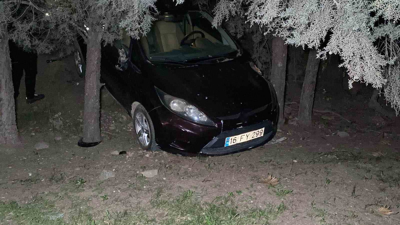 BURSA'NIN İNEGÖL İLÇESİNDE MEYDANA GELEN KAZADA MOTOSİKLET İLE ÇARPIŞAN OTOMOBİL ALIŞVERİŞ MERKEZİ...