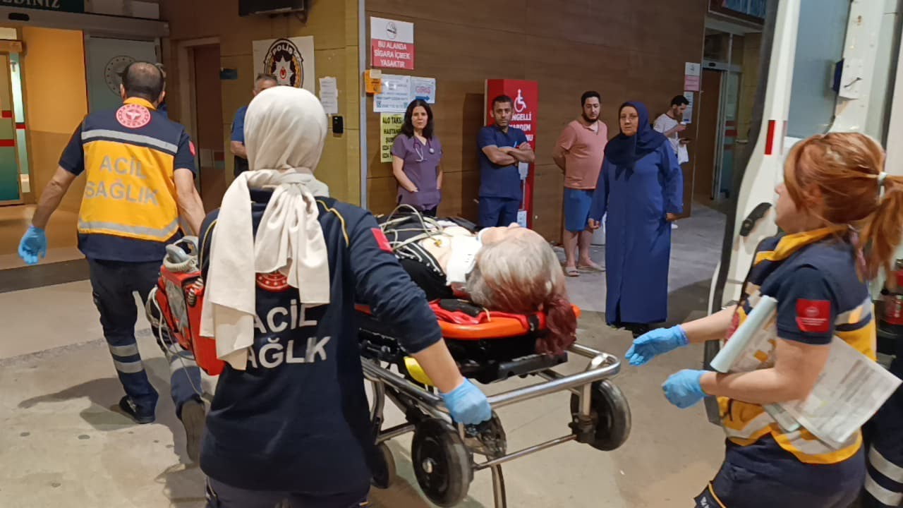 BURSA'NIN İNEGÖL İLÇESİNDE, YAYA ÜST GEÇİDİNİ KULLANMAYIP, YOLDAN KARŞIYA GEÇMEYE ÇALIŞIRKEN ÖZEL...