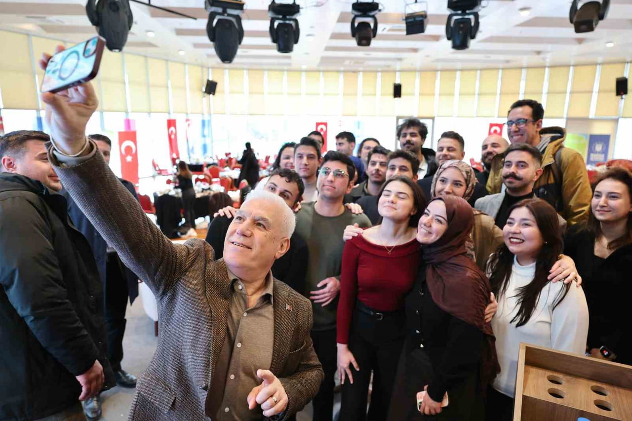 BURSA BÜYÜKŞEHİR BELEDİYE BAŞKANI MUSTAFA BOZBEY, BURSA’DAKİ ÜNİVERSİTELERİN ÖĞRENCİ...