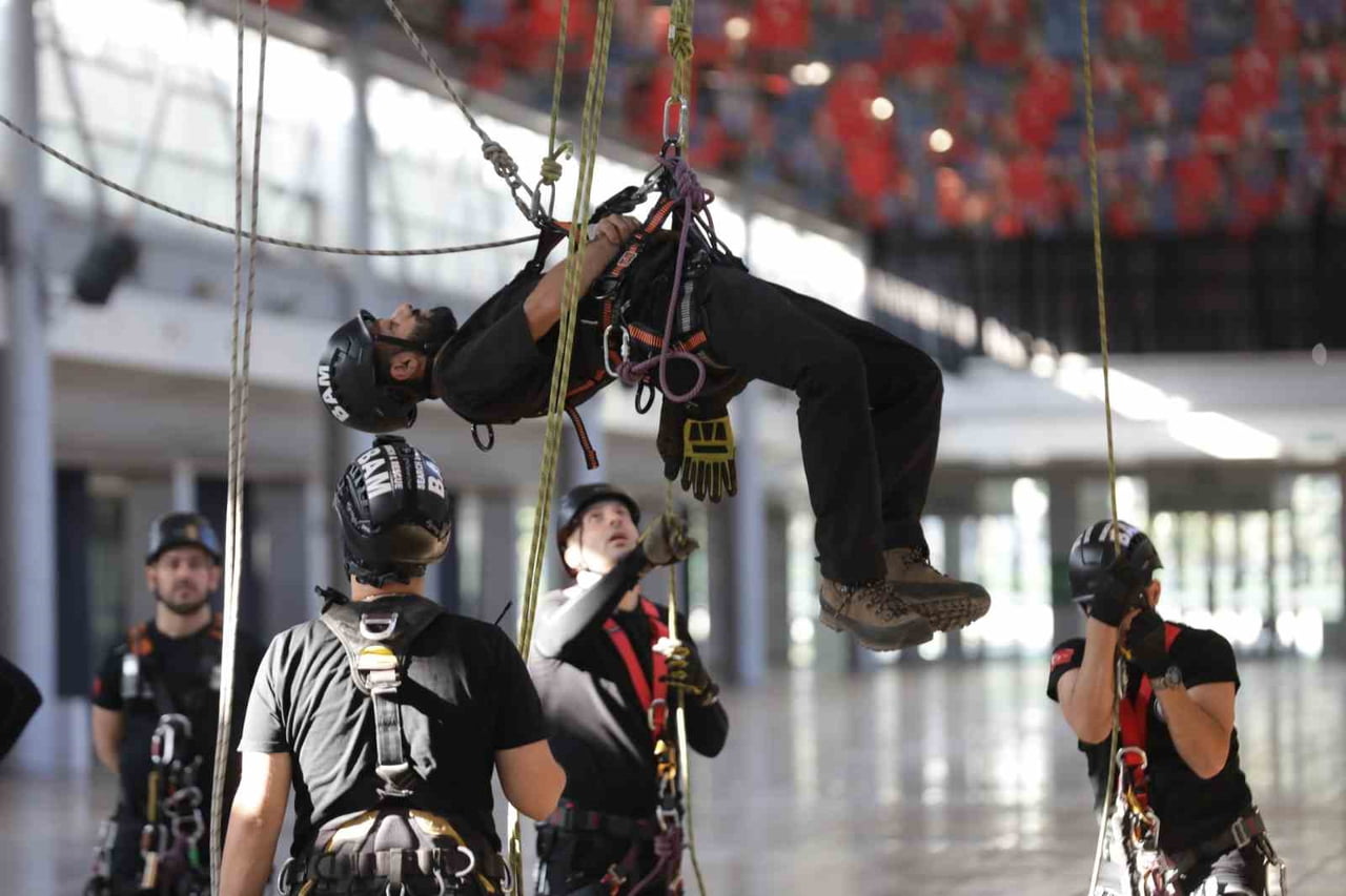 BURSA BÜYÜKŞEHİR BELEDİYESİ BÜNYESİNDE PERSONELİN GÖNÜLLÜ KATILIMIYLA KURULAN BURSA ACİL MÜDAHALE...