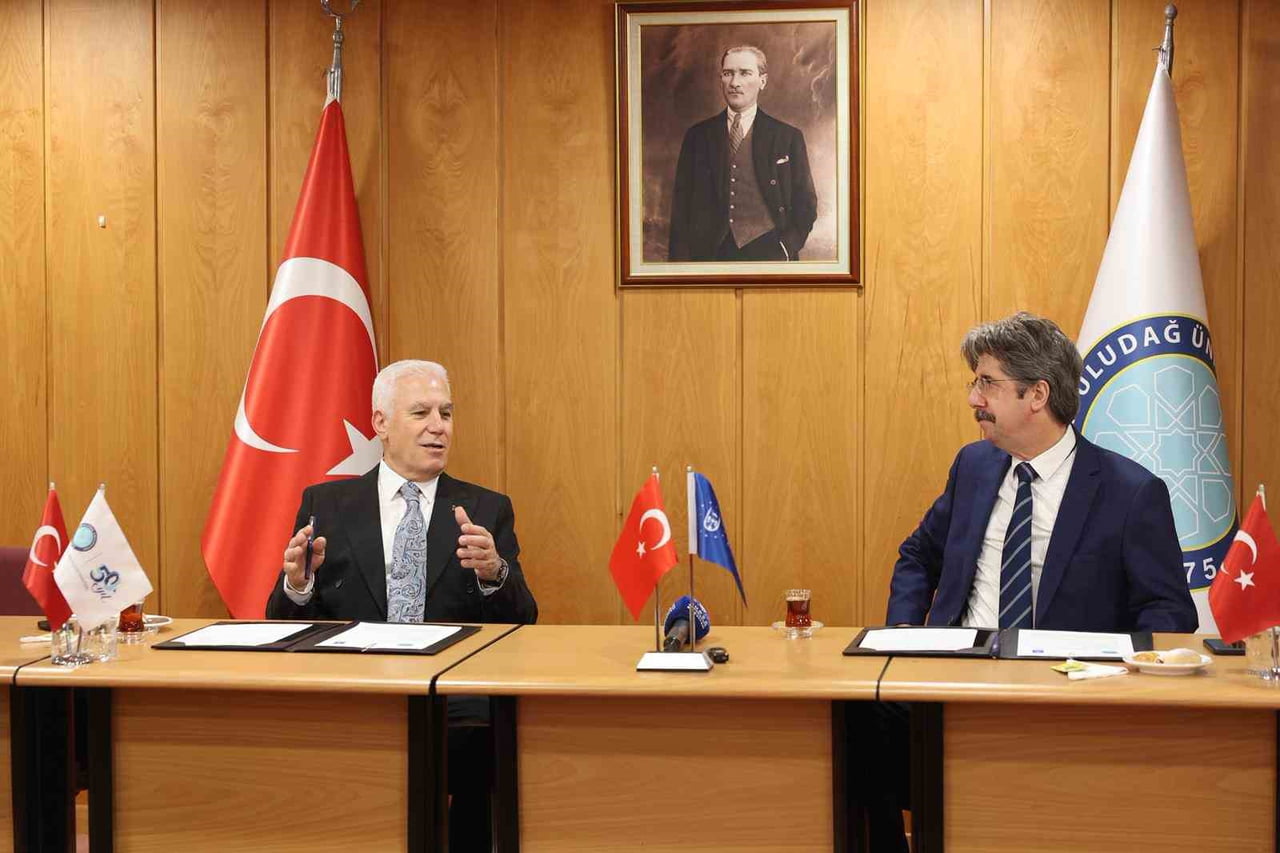 BURSA BÜYÜKŞEHİR BELEDİYESİ İLE BURSA ULUDAĞ ÜNİVERSİTESİ ARASINDA TIP FAKÜLTESİ ÖĞRENCİLERİNİN...