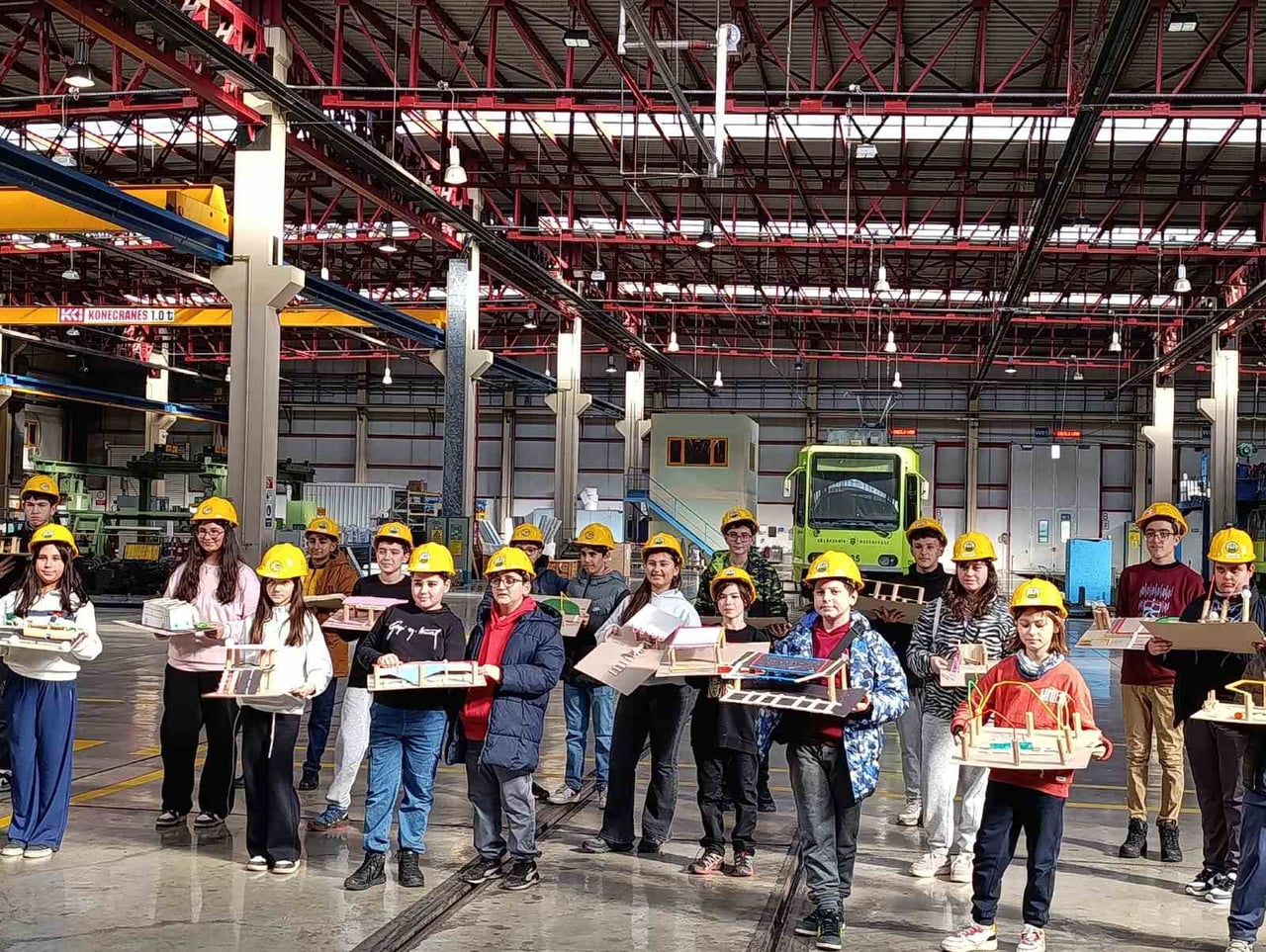 BURSA BÜYÜKŞEHİR BELEDİYESİ’NİN ‘YARIYIL ŞENLİĞİ’ ETKİNLİKLERİNE KATILAN ÖĞRENCİLER, BURULAŞ...