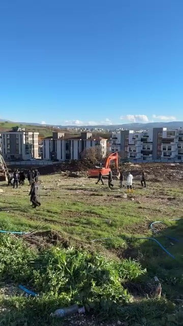 BURSA’DA İNŞAAT SAHASINDA KONTROLLÜ PATLAMA, KONTROLDEN ÇIKTI... ARAÇLAR, BİNALAR HASAR ALDI