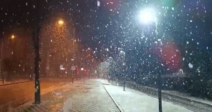 BURSA’DA KAR YAĞIŞI ETKİSİNİ GÖSTERMEYE BAŞLADI. KENT GENELİNDE SABAH SAATLERİ İTİBARIYLA BAŞLAYAN...