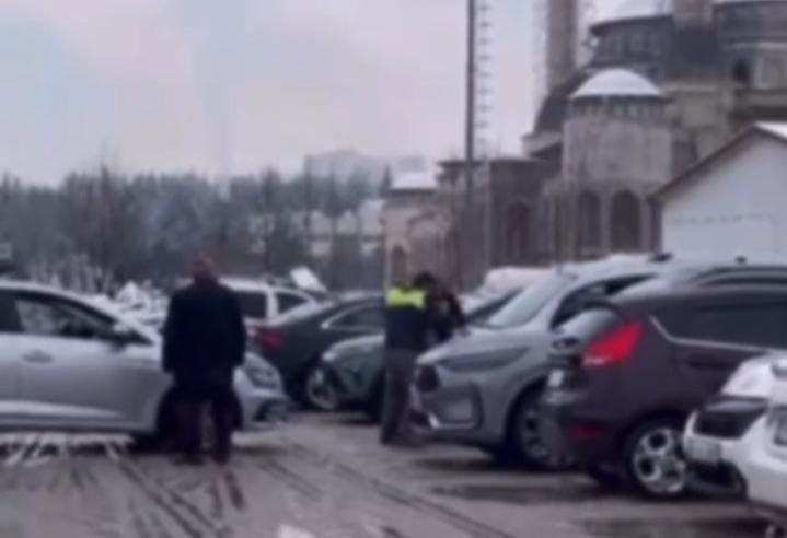 BURSA’DA ULUDAĞ ÜNİVERSİTESİ KAMPÜSÜ İÇERİSİNDE BULUNAN OTOPARKTA İKİ KİŞİ ARASINDA ÇIKAN KAVGA...