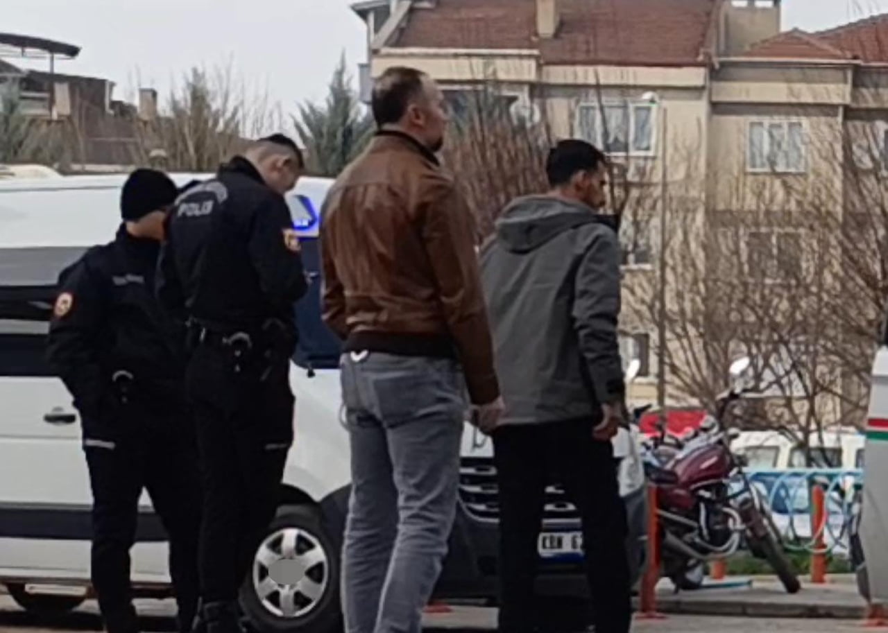 BURSA’NIN İNEGÖL İLÇESİNDE AĞACA ÇARPAN OTOMOBİLDE 2 KADININ HAYATINI KAYBETTİĞİ KAZADA YARALI...