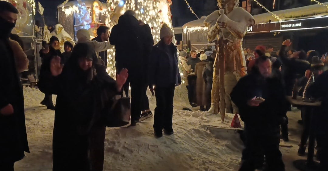 BURSA’NIN KIŞ TURİZM MERKEZİ ULUDAĞ’DA YILBAŞI KUTLAMALARI RENKLİ GÖRÜNTÜLERE SAHNE OLDU. EĞLENCE...