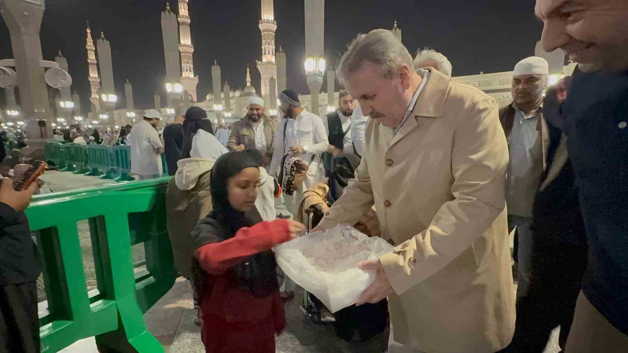 BÜYÜK BİRLİK PARTİSİ GENEL BAŞKANI MUSTAFA DESTİCİ, UMRE ZİYARETİ KAPSAMINDA BULUNDUĞU KUTSAL...