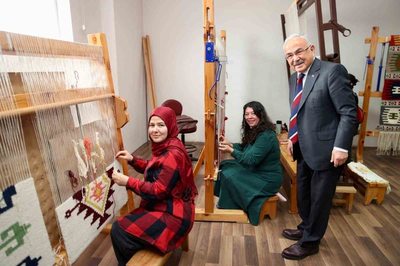 BÜYÜKŞEHİR BELEDİYE BAŞKANI DR. MEHMET HİLMİ GÜLER, EMEĞİN VE YETENEĞİN SANATA DÖNÜŞTÜĞÜ...