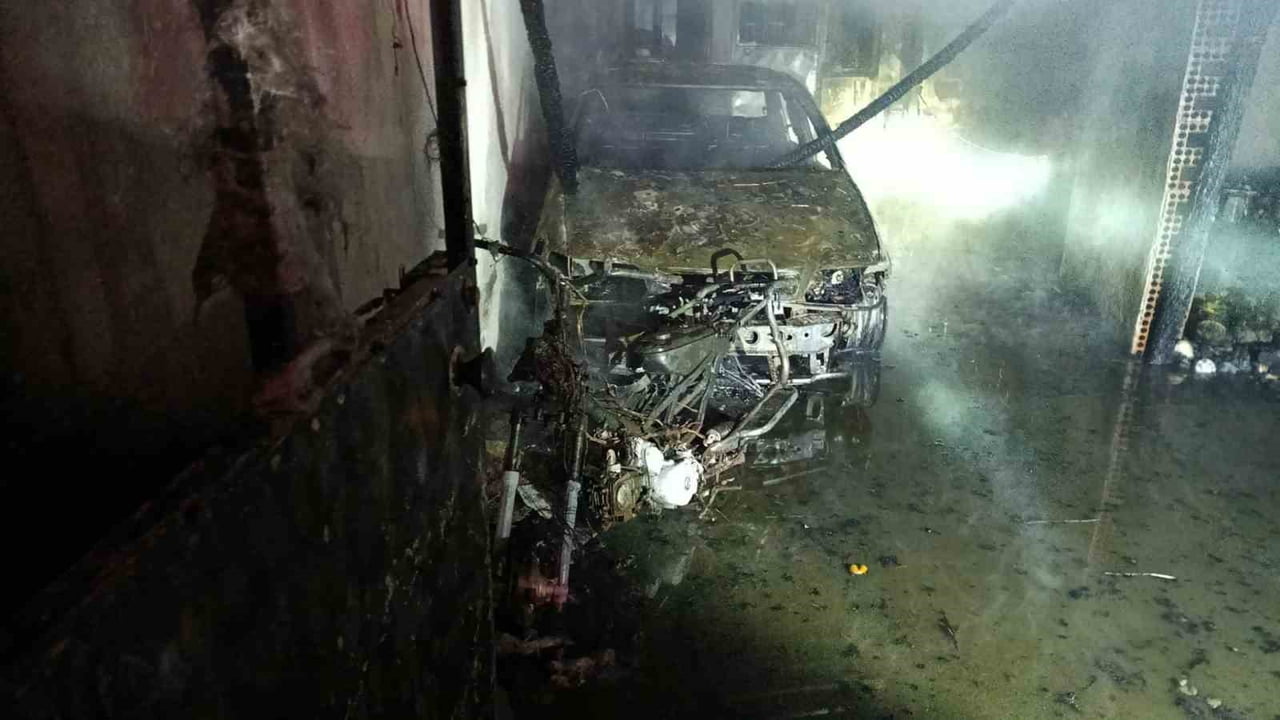 ÇAN’DA ÇIKAN YANGINDA 1 OTOMOBİL VE 1 MOTOSİKLET YANDI