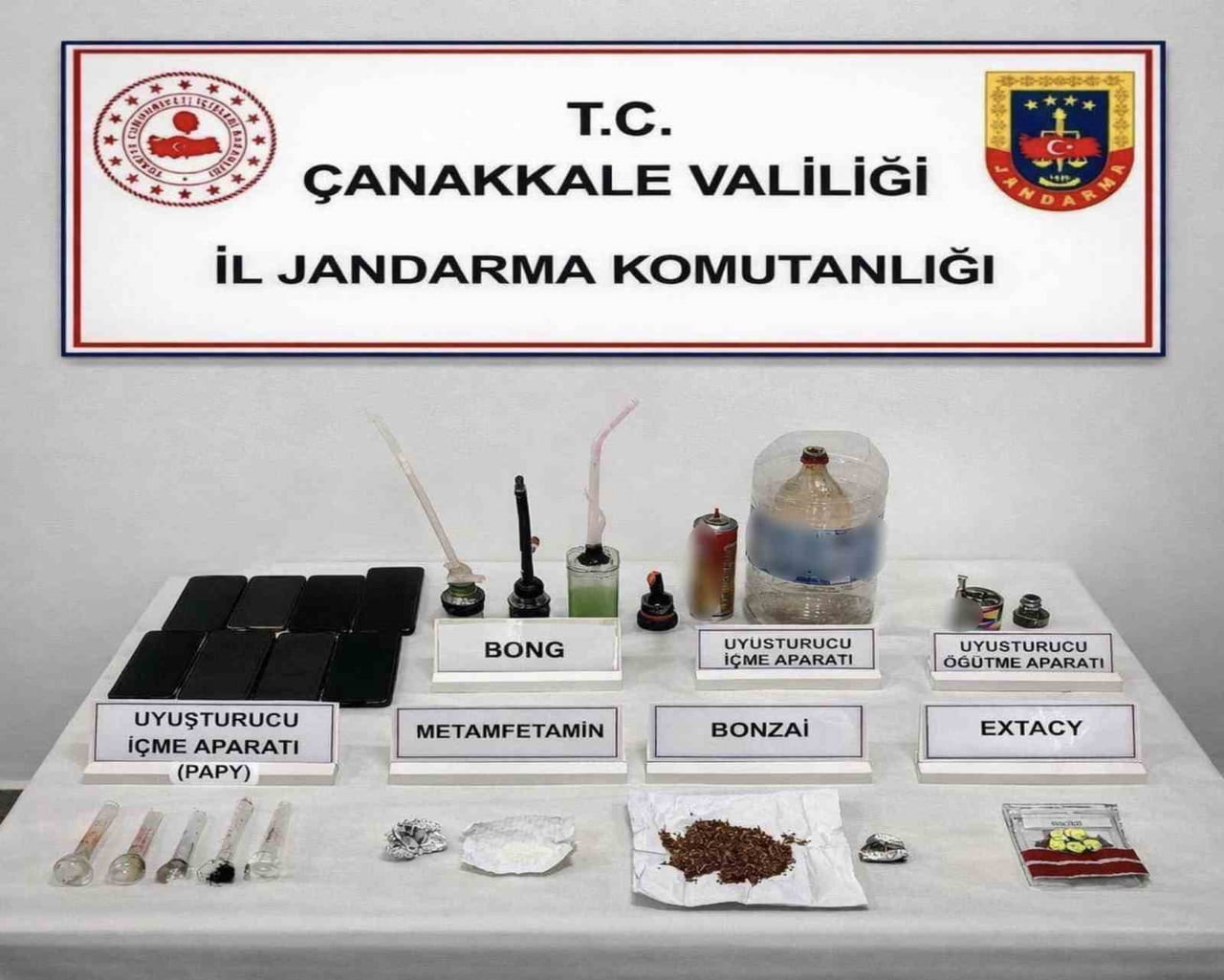 ÇANAKKALE’DE JANDARMA EKİPLERİNCE GERÇEKLŞETİRLEN OPERASYONLARDA 2 ŞÜPHELİ TUTUKLANDI.