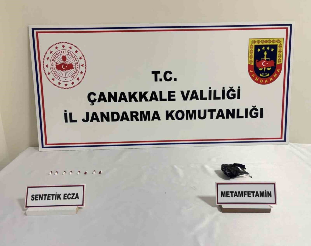 ÇANAKKALE’DE JANDARMA EKİPLERİNCE GERÇEKLŞETİRLEN OPERASYONLARDA 2 ŞÜPHELİ TUTUKLANDI.