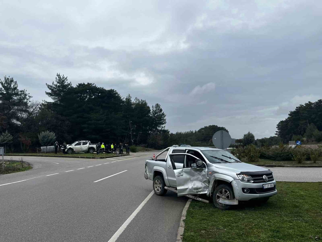 ÇANAKKALE’NİN AYVACIK İLÇESİNDE 2 HAFİF TİCARİ ARACIN ÇARPIŞMASI SONUCU 2 KİŞİ...