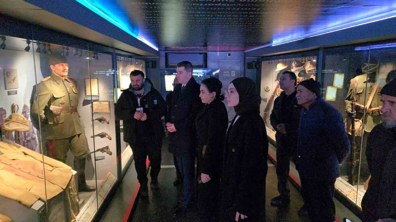 ÇANAKKALE SAVAŞLARI MOBİL MÜZESİ SINDIRGI’DA YOĞUN İLGİ GÖRDÜ