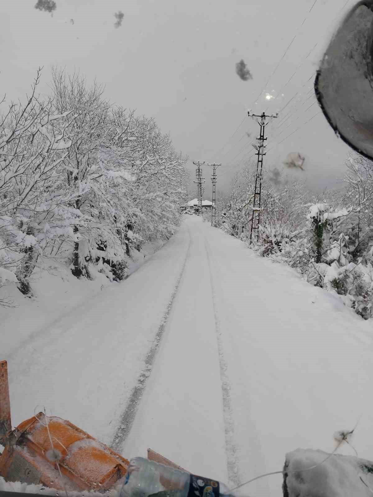 ÇAYCUMA'DA KARLA MÜCADELE ÇALIŞMALARI SÜRÜYOR