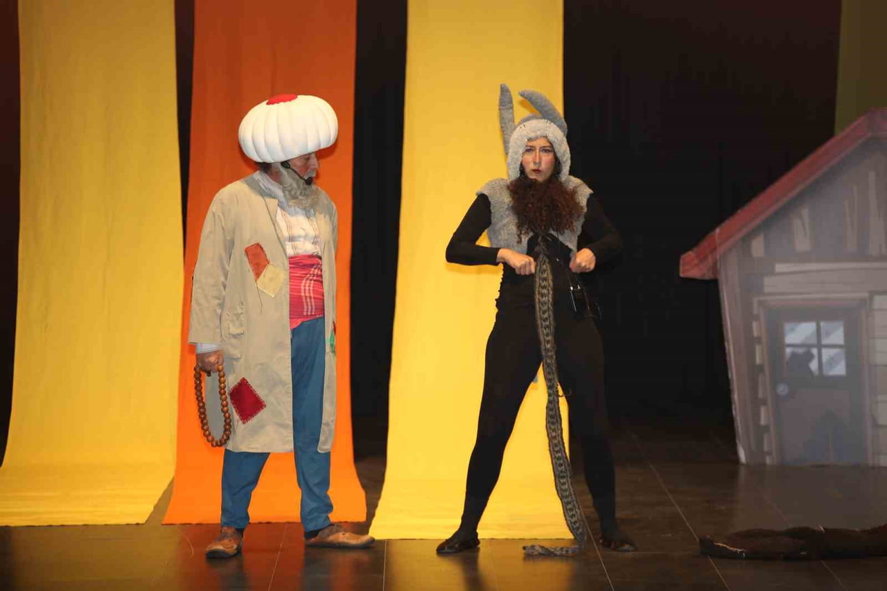 ÇAYIROVA BELEDİYESİ TARAFINDAN YARIYIL TATİLİNE GİREN ÖĞRENCİLER İÇİN ÜCRETSİZ TİYATRO GÜNLERİ...