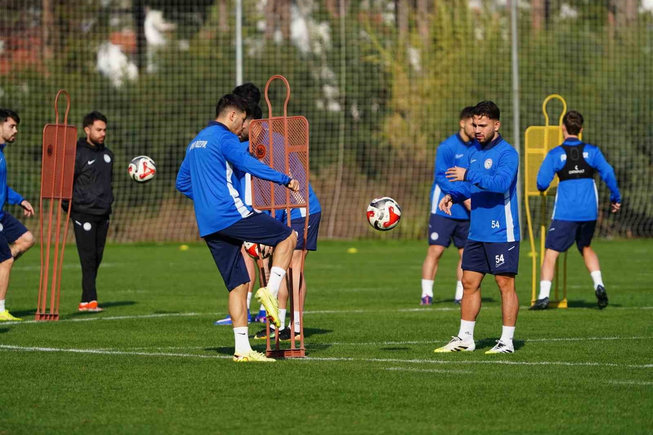 ÇAYKUR RİZESPOR, 2. DEVRE HAZIRLIKLARINI HIZ KESMEDEN SÜRDÜRÜYOR.