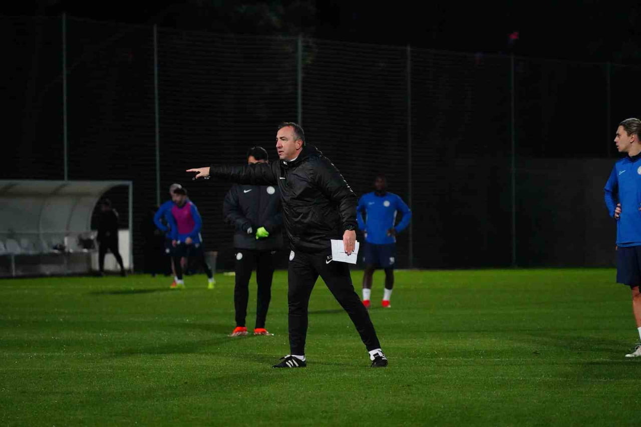 ÇAYKUR RİZESPOR, DEVRE ARASI KAMP HAZIRLIKLARI İÇİN BULUNDUĞU ANTALYA'DA GÜNÜ 2 ANTRENMANLA...