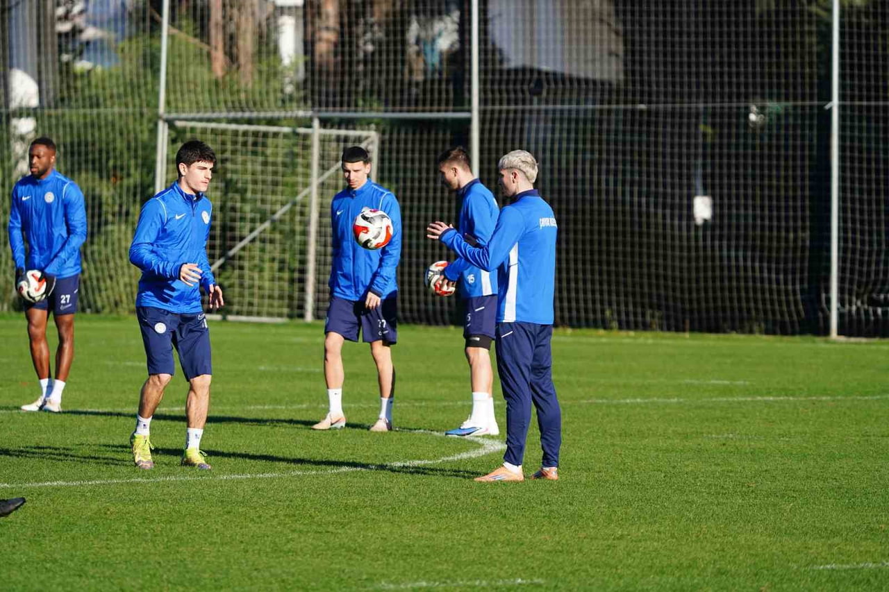 ÇAYKUR RİZESPOR, SEZONUN İKİNCİ YARISI ÖNCESİ ANTALYA’NIN SERİK İLÇESİNDE SÜRDÜRDÜĞÜ KAMP...