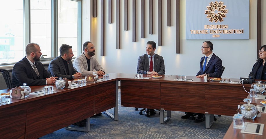 ÇİN HALK CUMHURİYETİ OLAĞANÜSTÜ VE TAM YETKİLİ BÜYÜKELÇİSİ JİANG XUEBİN VE BERABERİNDEKİ HEYET...