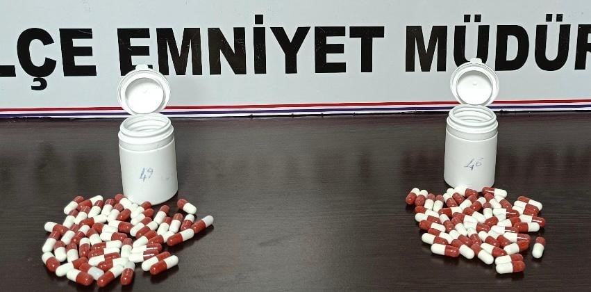 ÇOK SAYIDA UYUŞTURUCU/UYARICI HAP ELE GEÇİRİLDİ.