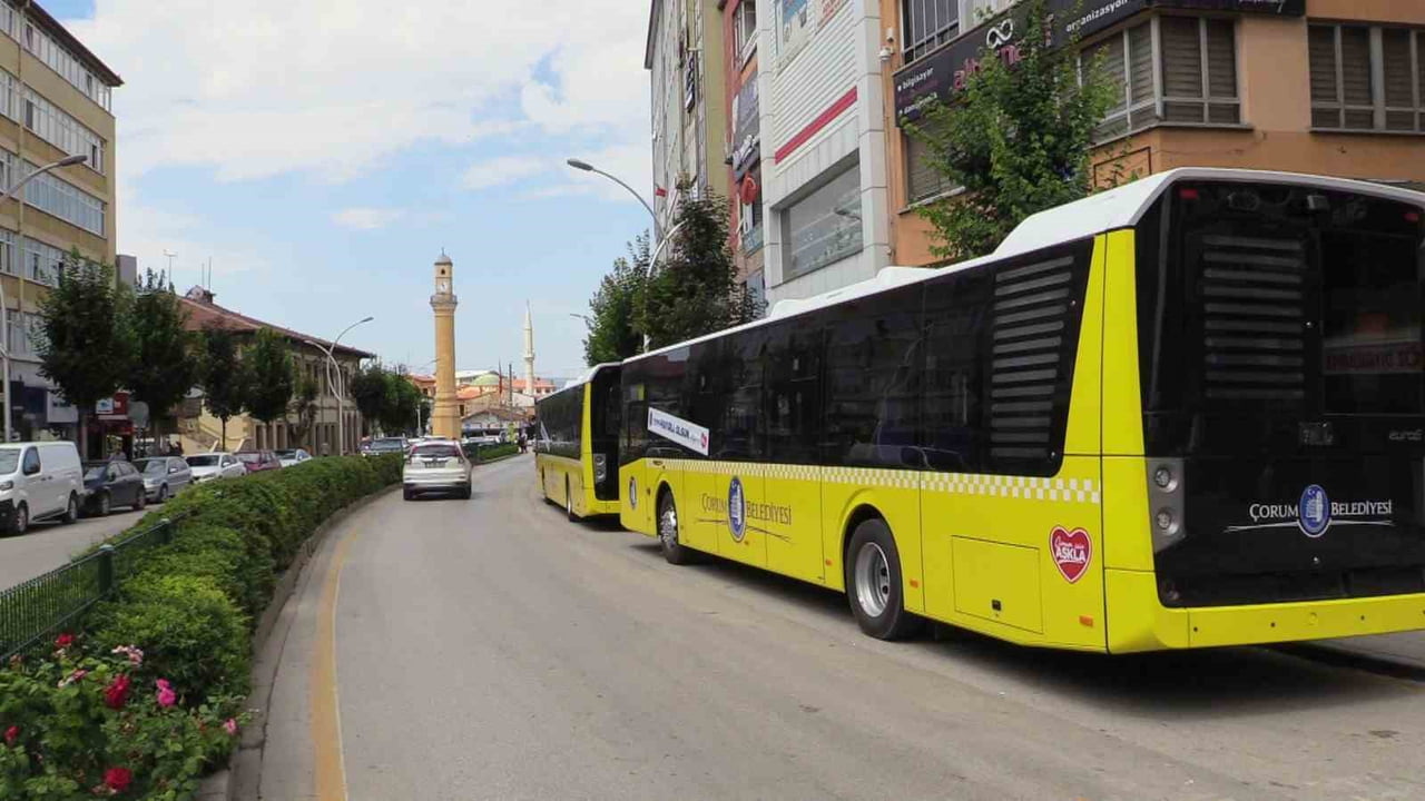 ÇORUM BELEDİYESİ’NE AİT HALK OTOBÜSLERİ 2025 YILI İÇERİSİNDE ORTALAMA 4 MİLYON KİLOMETRE YOL...