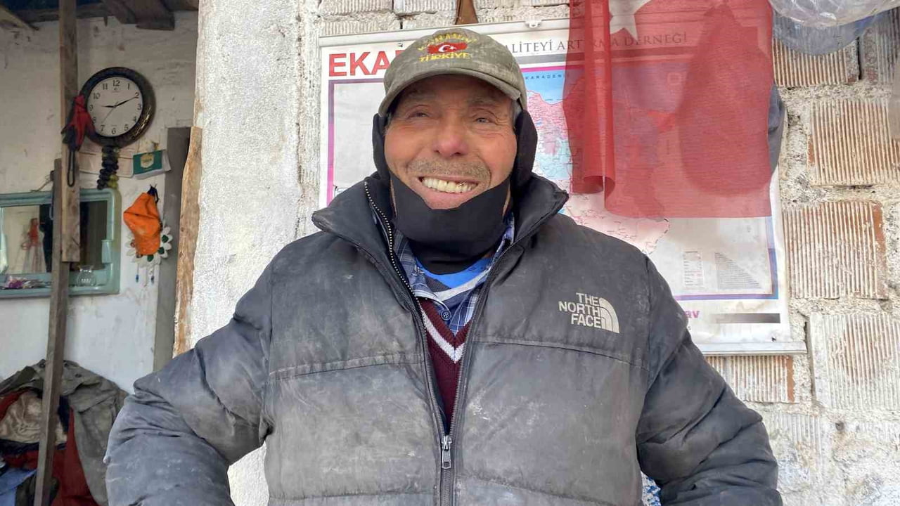 ÇORUM’DA GEÇİMİNİ GERİ DÖNÜŞTÜRÜLEBİLİR ATIK MALZEMELERİ TOPLAYARAK SAĞLAYAN 79 YAŞINDAKİ...