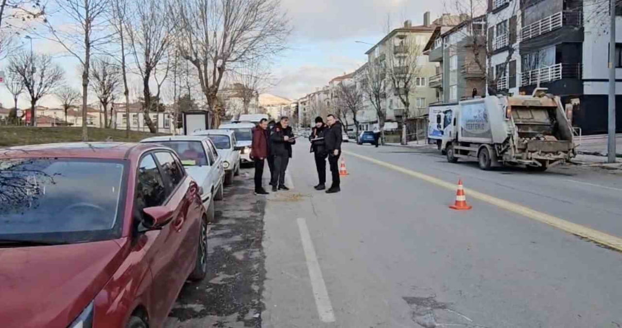 ÇORUM’DA MOTOSİKLETİN YOLUN KARŞISINA GEÇMEYE ÇALIŞAN YAŞLI KADINA ÇARPMASI NETİCESİNDE 2 KİŞİ...