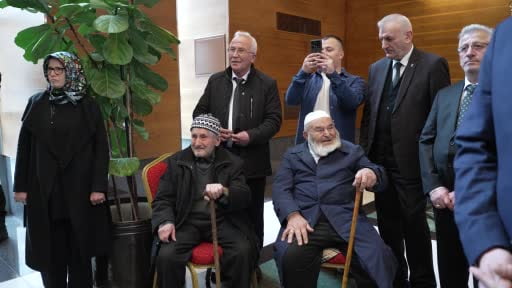 Cumhurbaşkanı Erdoğan, MYK toplantısı öncesinde vatandaşlarla bir araya geldi