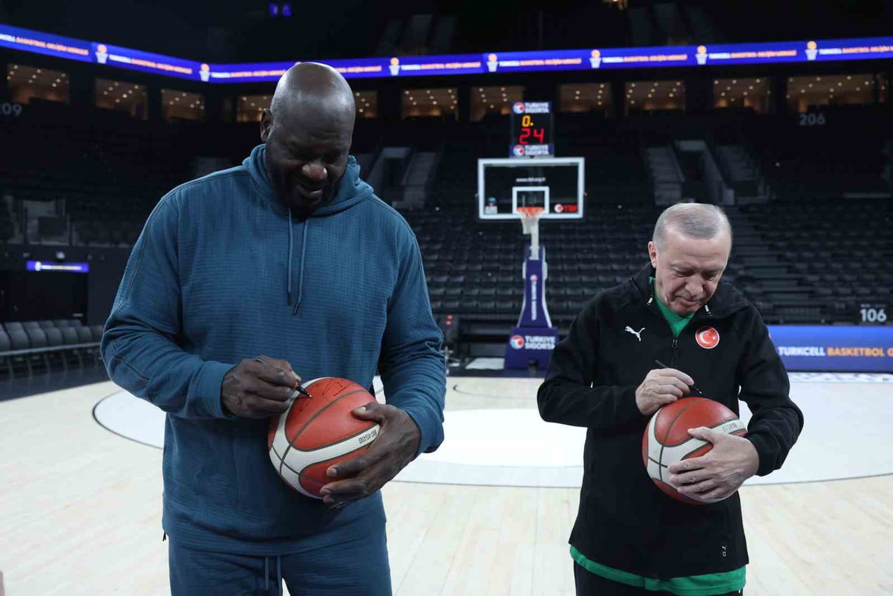 CUMHURBAŞKANI RECEP TAYYİP ERDOĞAN, AMERİKALI BASKETBOL YILDIZI SHAQUİLLE O'NEAL İLE ÇEKİLMİŞ...