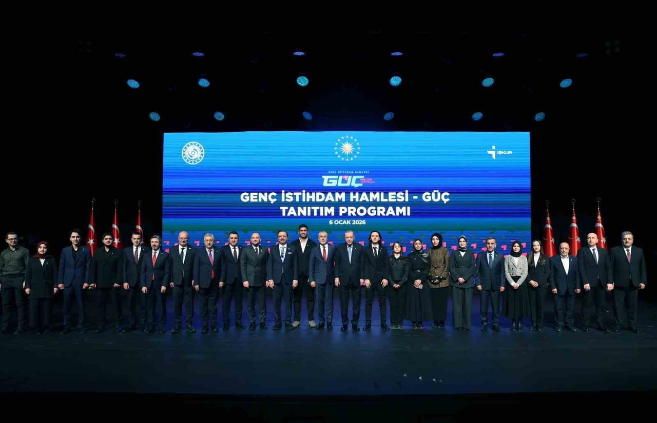 CUMHURBAŞKANI RECEP TAYYİP ERDOĞAN, "ÖNÜMÜZDEKİ 3 YILDA ÜÇ MİLYONDAN FAZLA GENCİMİZİ İSTİHDAMA...